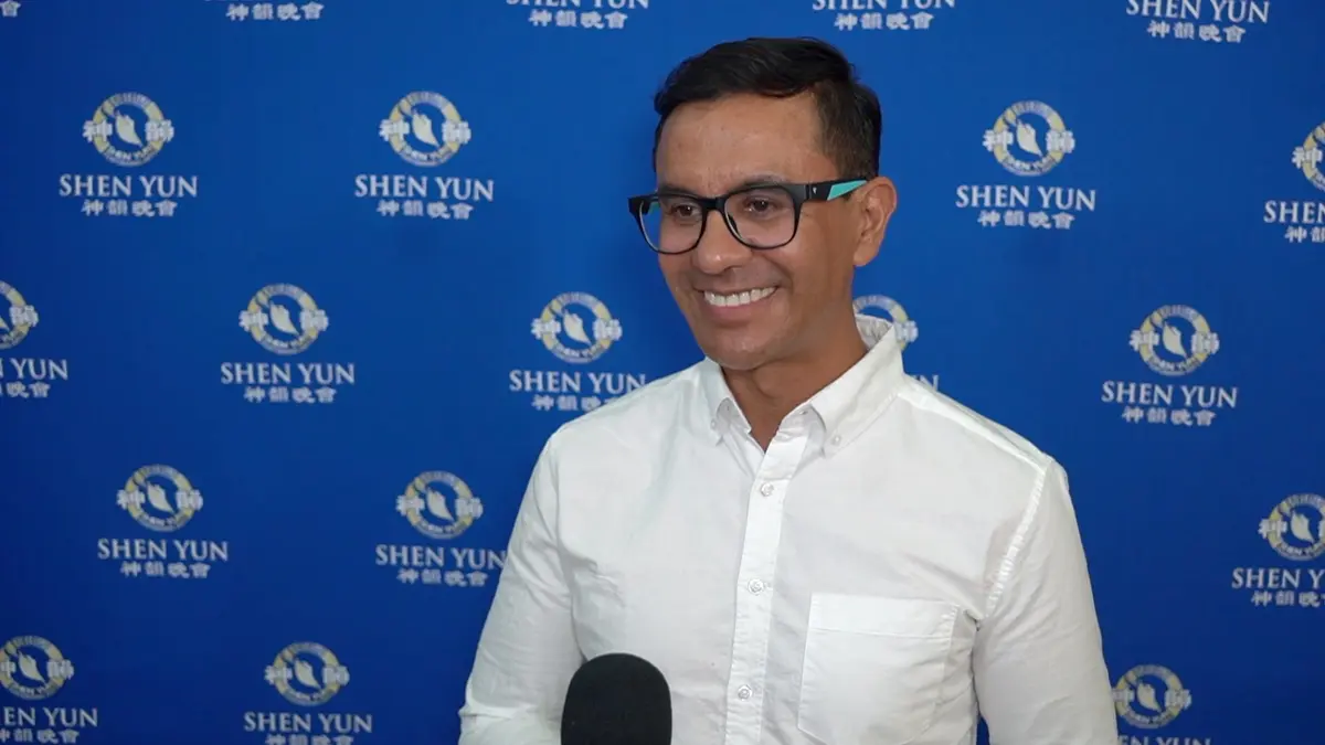 Guadalajara City Council Congratulates Shen Yun on Their 20th Anniversary Tour