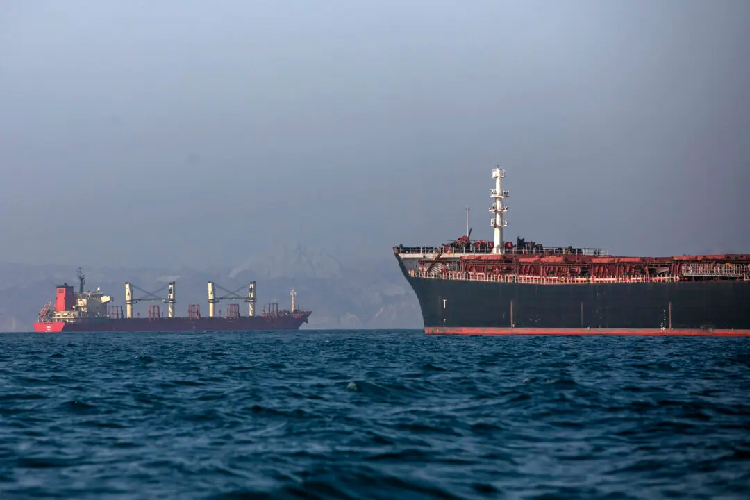 Hormuz Strait Traffic Picks Up, UN Calls for Open Access Amid US–Iran Talks