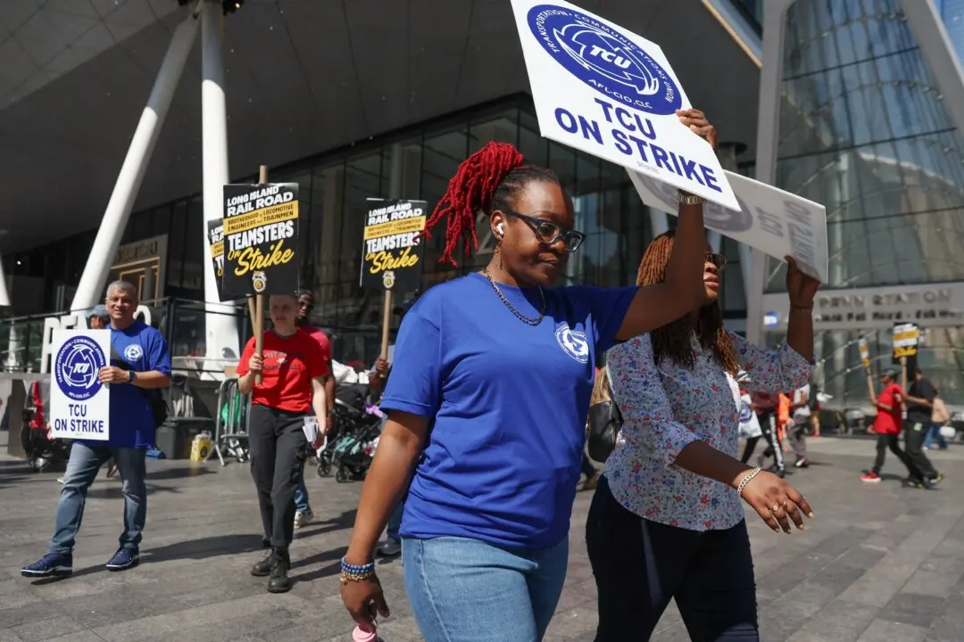 MTA Reaches Deal With Unions to End Long Island Rail Road Strike