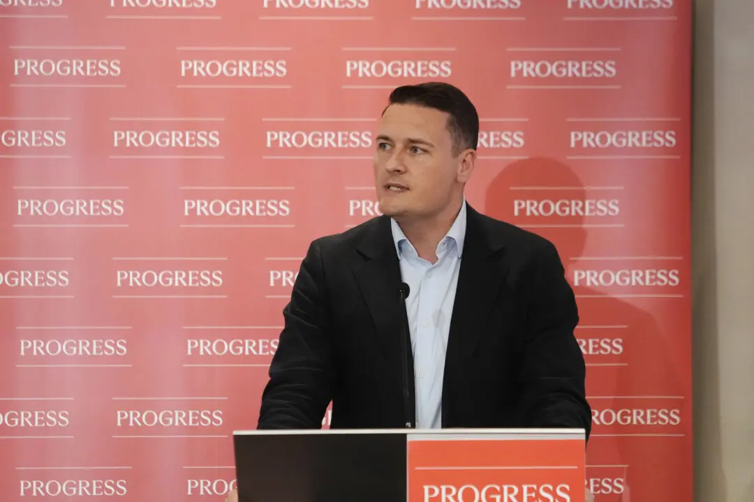 Brexit Back on Agenda as Labour Leadership Contenders Favor Rejoining EU