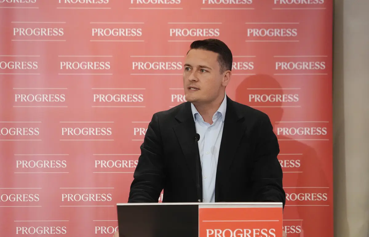 Brexit Back on Agenda as Labour Leadership Contenders Favor Rejoining EU