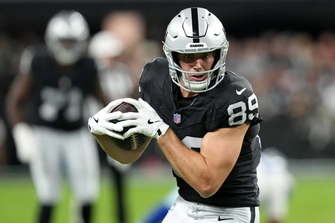New Raiders Coach Labels His Star Tight End a ‘Football Robot From Heaven’