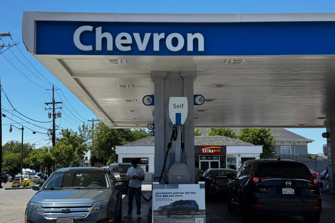US Gas Prices Highest in 4 Years as Memorial Day Weekend Starts