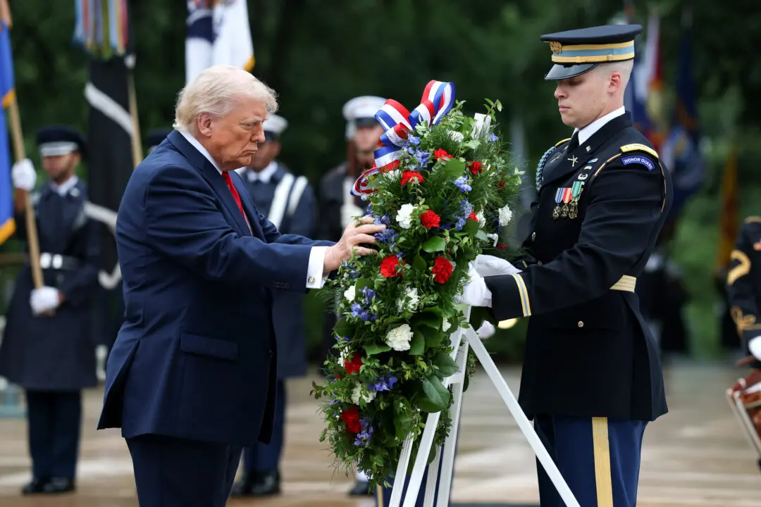 Trump Honors 13 US Service Members Who Died in Iran Conflict on Memorial Day