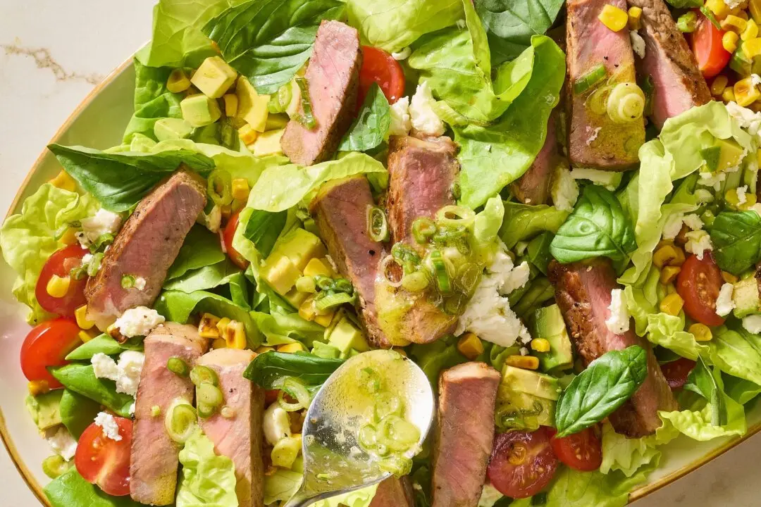 This Fresh, Flavorful Steak Salad Is a Satisfying Meal