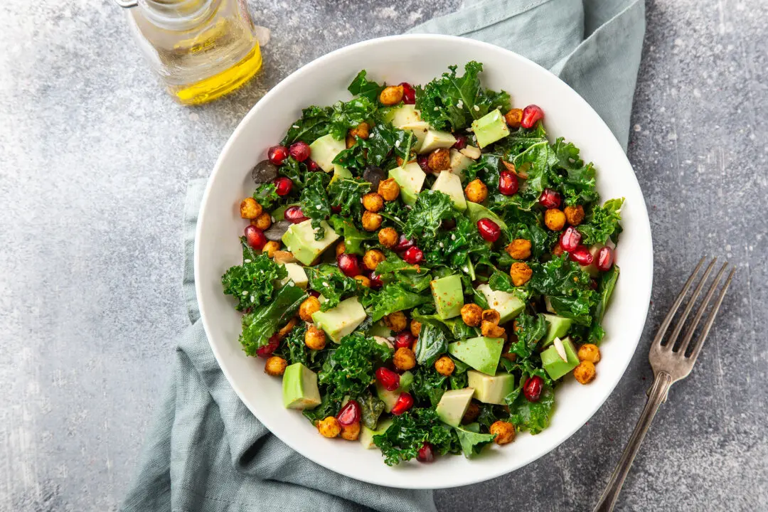 Crave-Worthy Kale Salad With Spicy Roasted Chickpeas