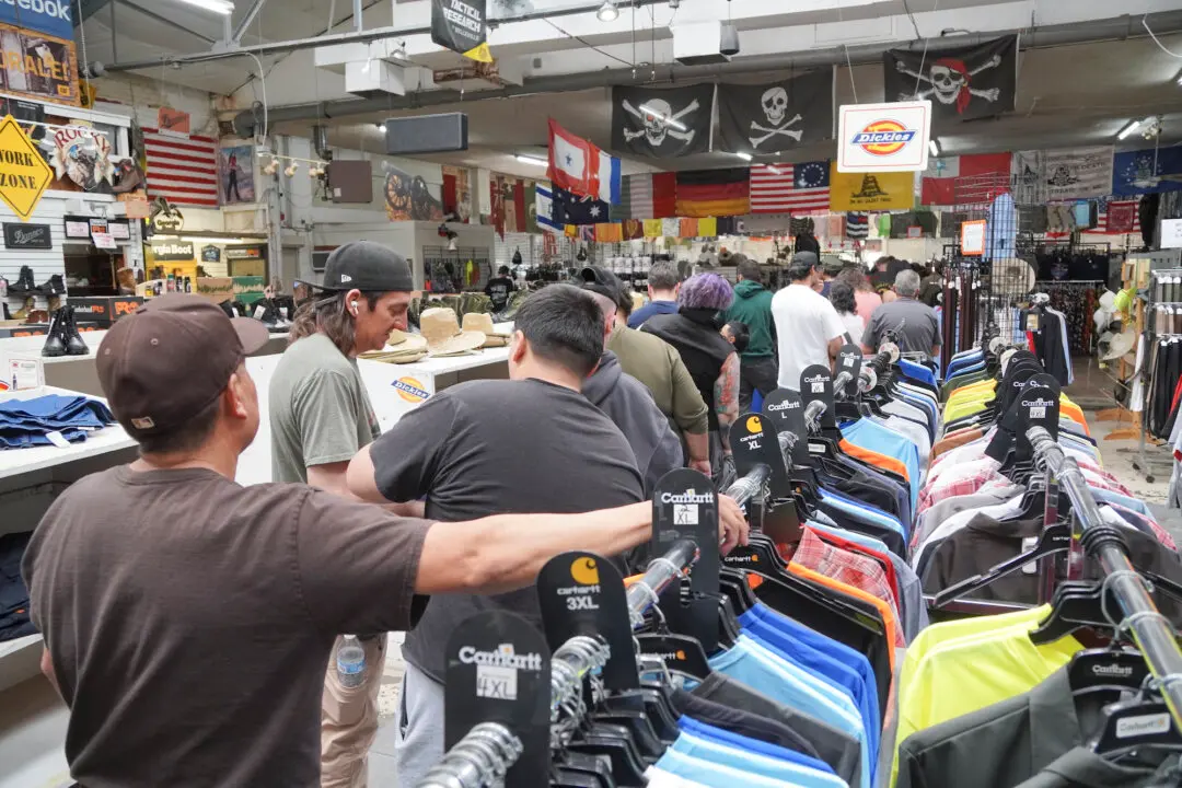 US Consumer Confidence Falls in May