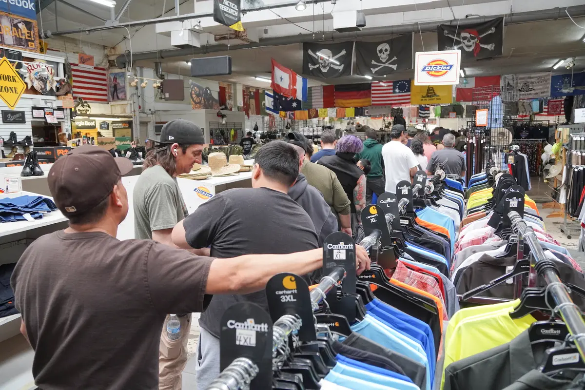 US Consumer Confidence Falls in May