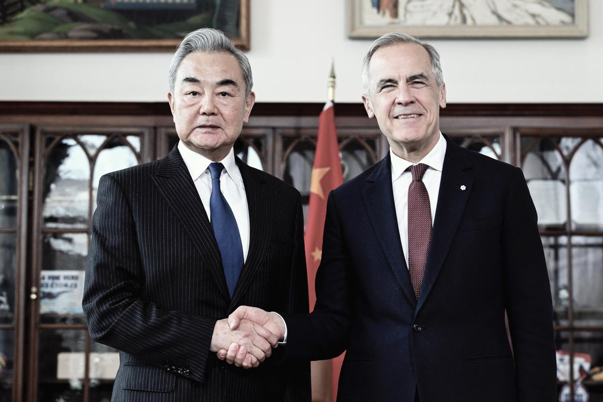 Carney Meets With Chinese Foreign Affairs Minister, Offers No Comments