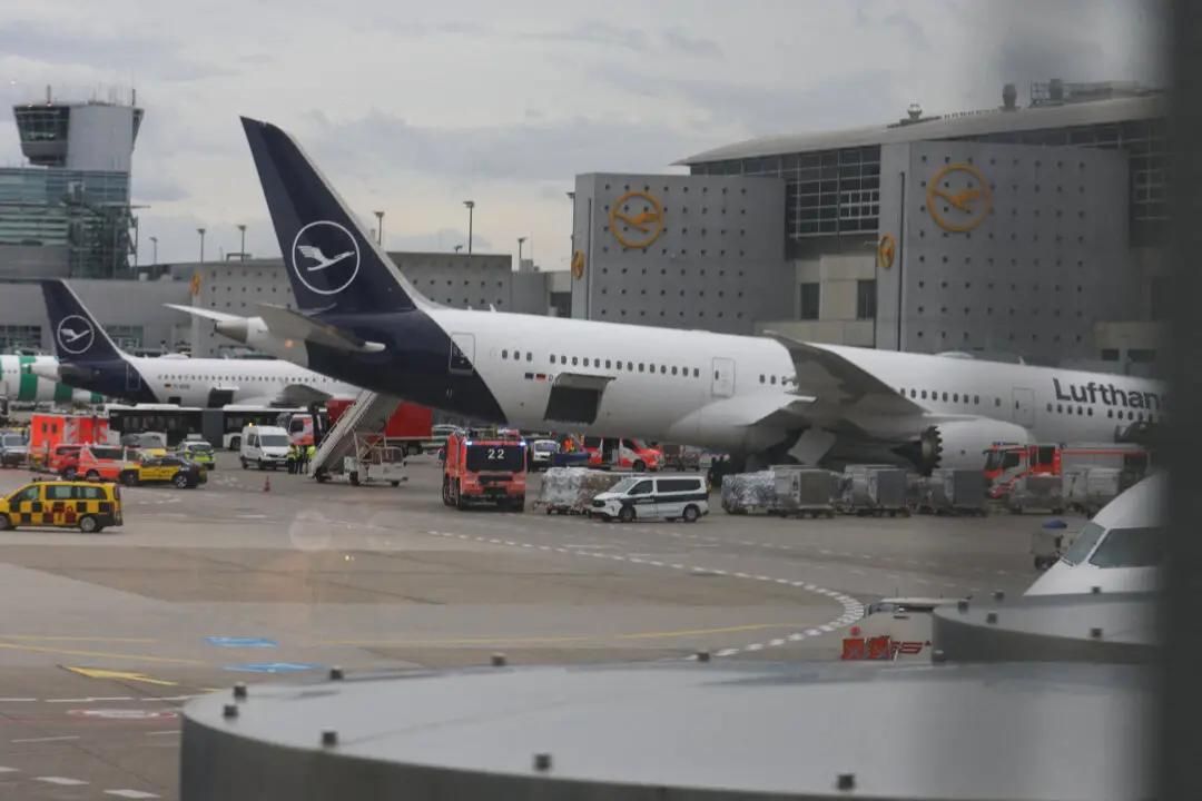 Several Injured in Boeing 787 Nose-Gear Collapse in Frankfurt