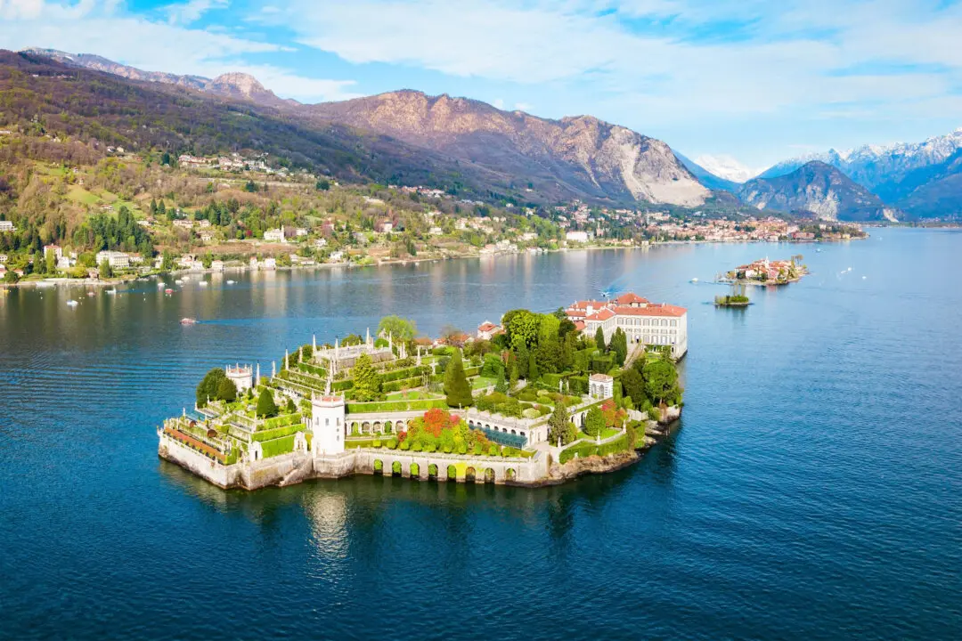 Isola Bella: Flora and Fauna in Focus