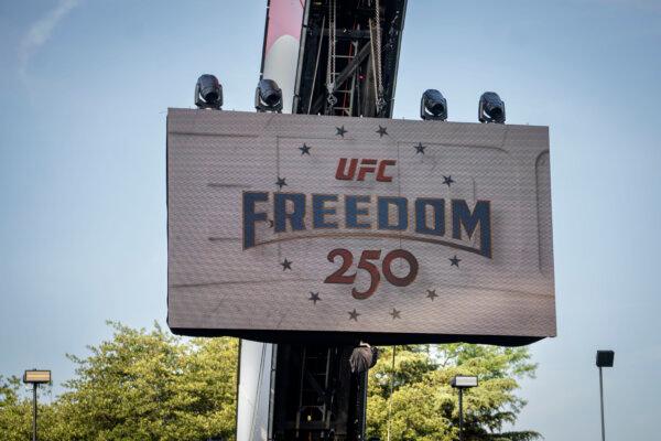 Media Tour of UFC Installation Is Held at the White House