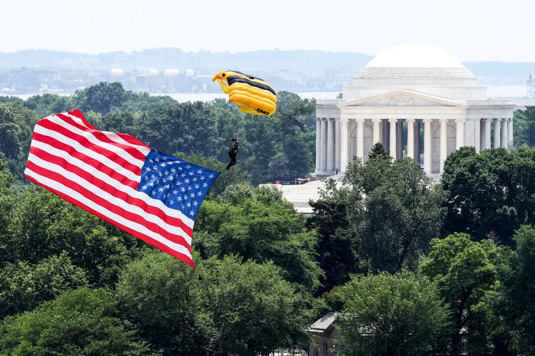 Day in Photos: Golden Knights Jump, Cartier Jewelry Exhibition, and Tarbosaurus Fossil Return
