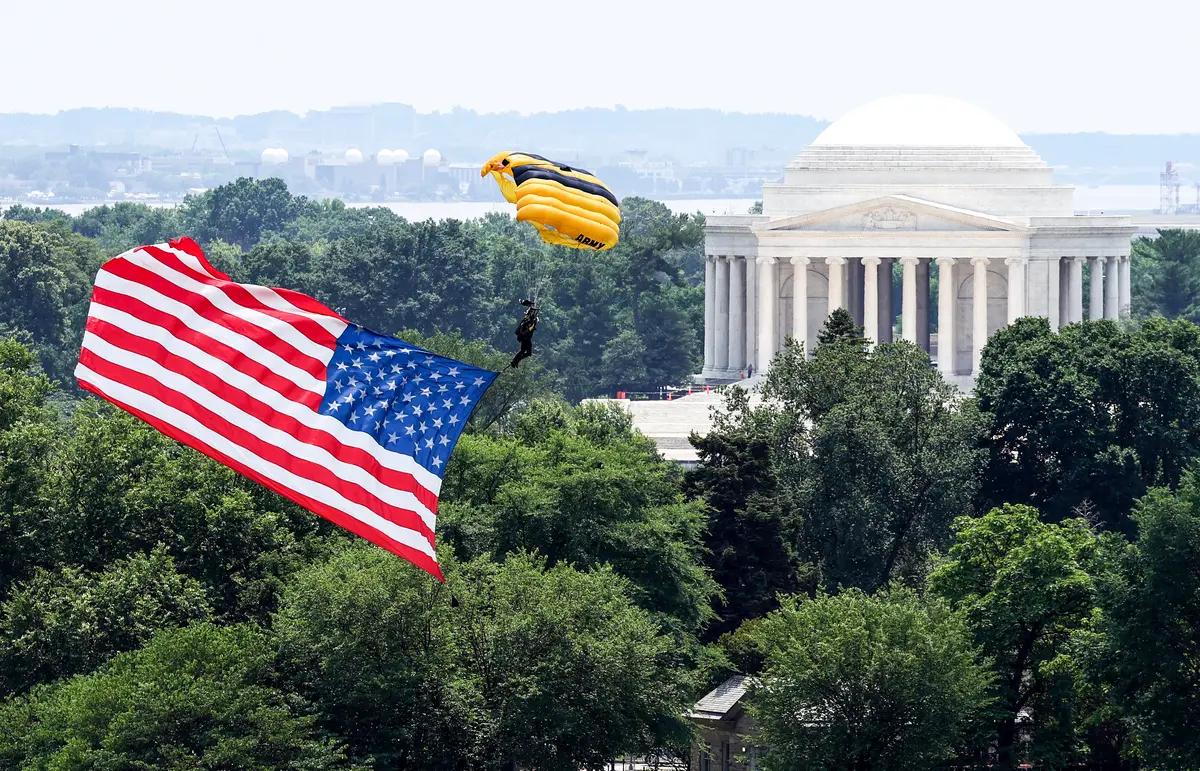 Day in Photos: Golden Knights Jump, Cartier Jewelry Exhibition, and Tarbosaurus Fossil Return