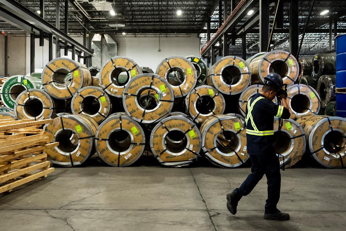 Trade Frictions Drive 42% of Canadian Manufacturers to Weigh Relocating Production to US: Survey