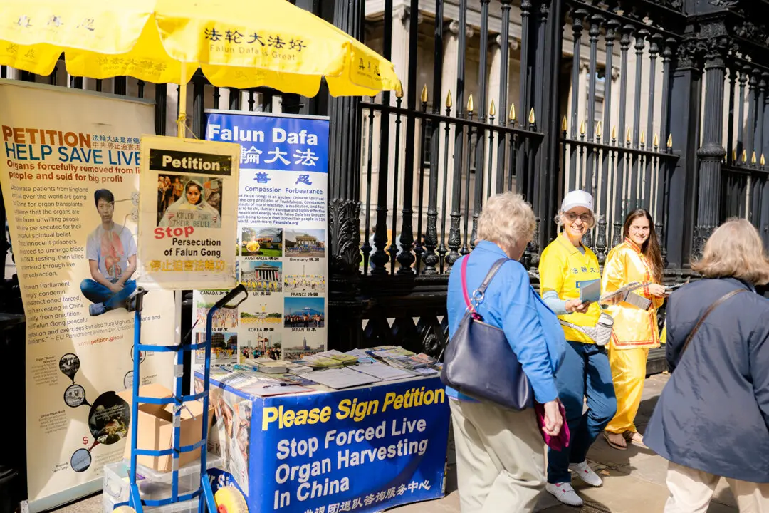 Falun Gong Information Booths Attacked in London