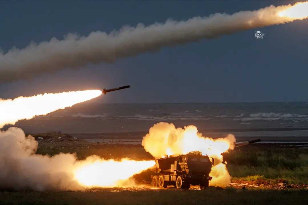 Trump Weighs $14 Billion Arms Sale to Taiwan