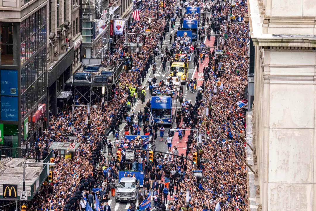 Jubilant Knicks Fans Pack Manhattan for Championship Parade