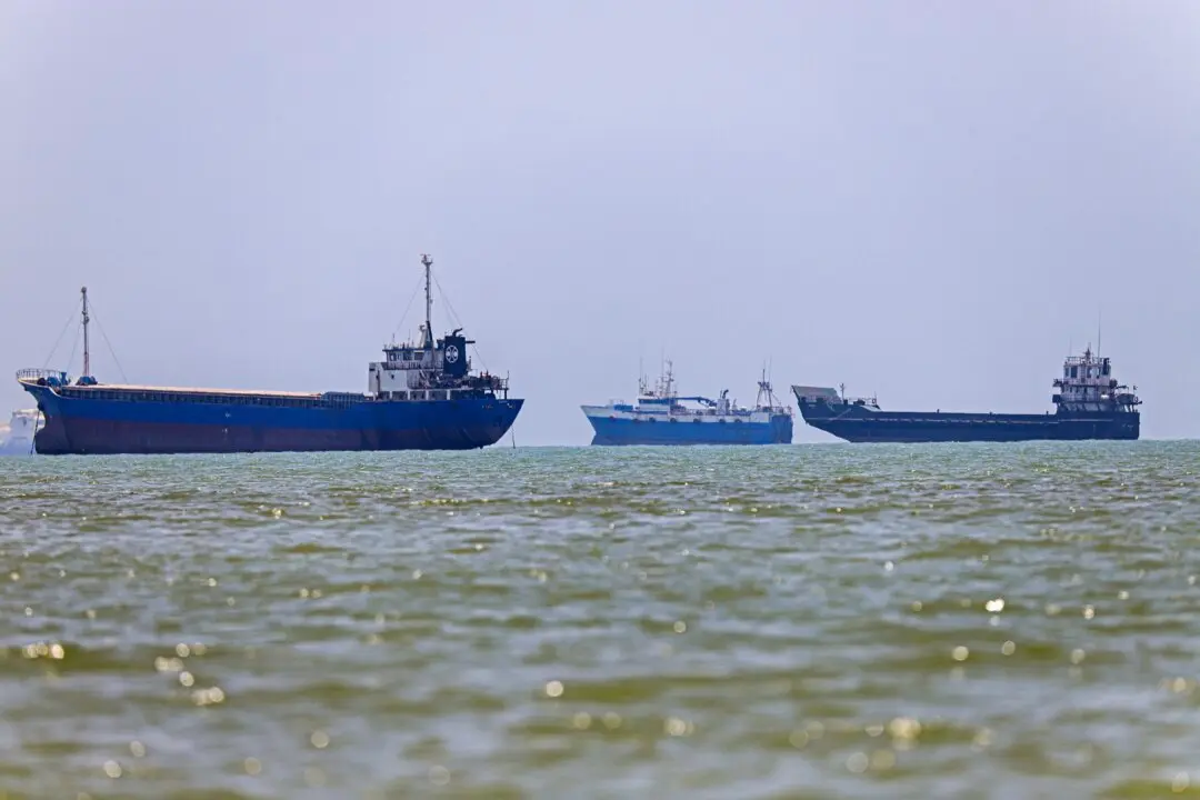 Vance Says US Has Lifted Blockade as Shipping Picks Up in Hormuz Strait
