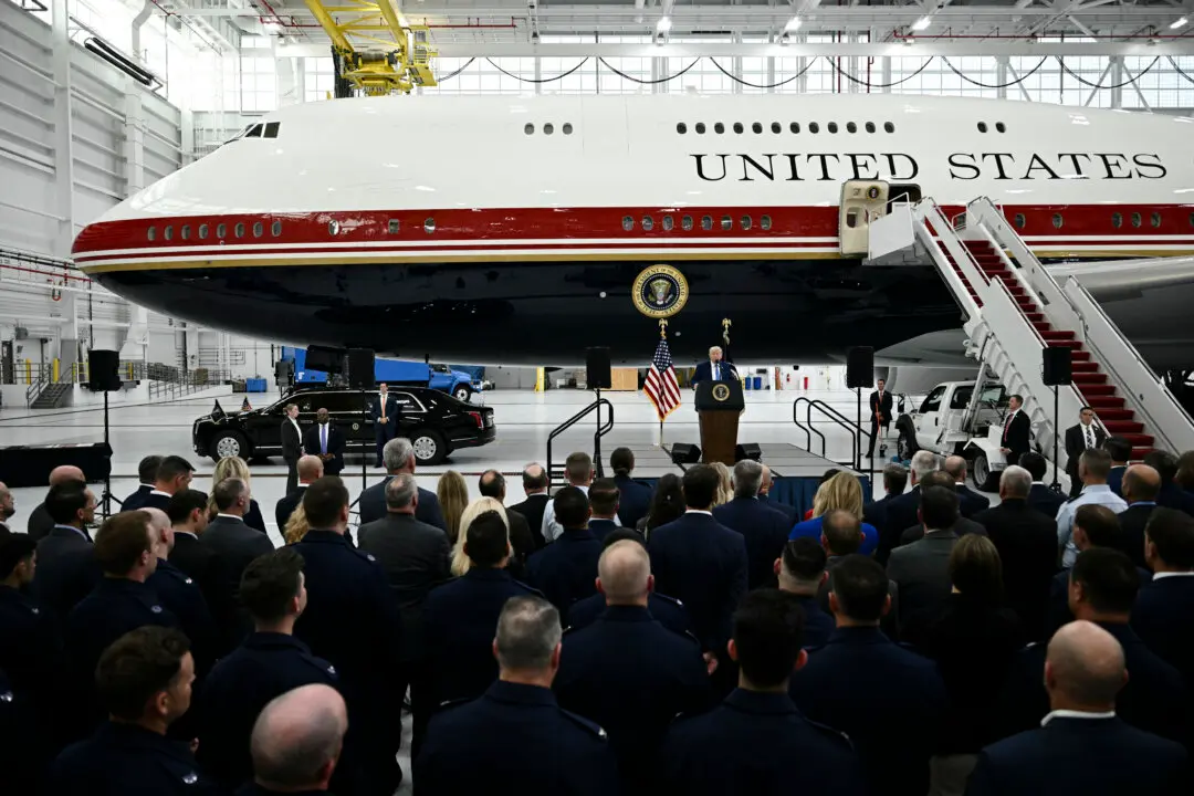 Day in Photos: New Air Force One, Ebola at Orphanage in Congo, and Beating Retreat