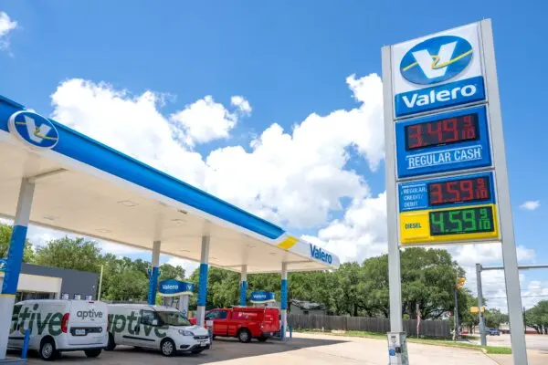 Oil Prices Drop After Qatar, U.S. Raise Iran Deal Hopes; GOP Senators to Advance Blanche Nomination