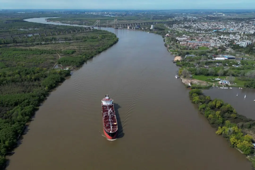 Argentina Pre-Awards $10 Billion Paraná River Contract to Jan de Nul Consortium