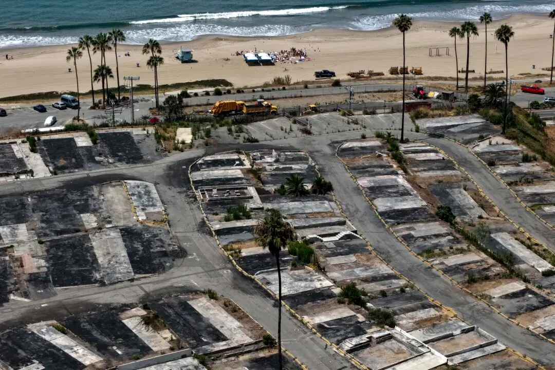 Day in Photos: Palisades Fire Devastation, Great American State Fair, and Holocaust Keepsakes Returned