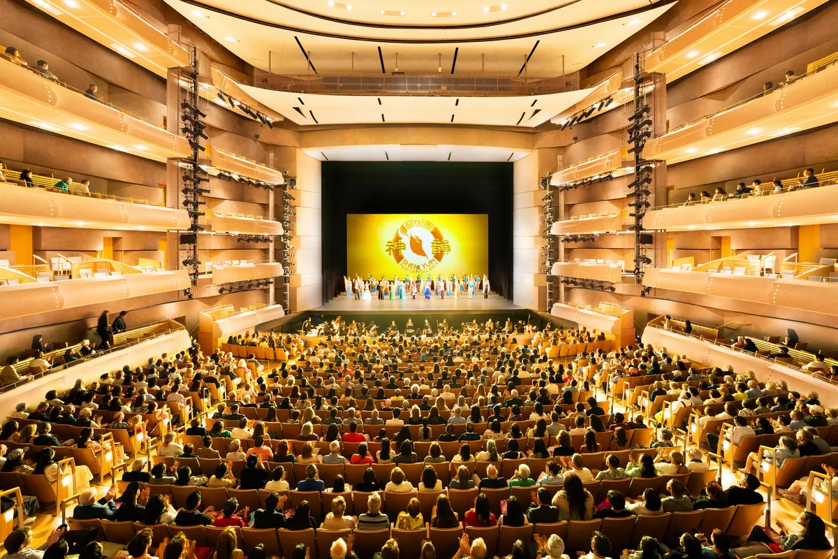 Sold-Out Audience in Toronto Caps Shen Yun’s Final Show of the Season
