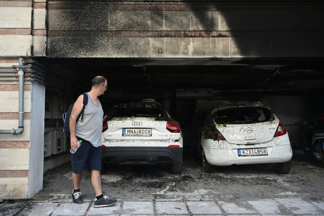 Firebombs Hit Homes of Greek Ruling Party Members, Injuring 5