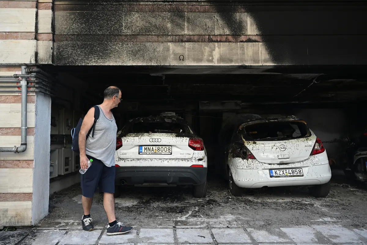 Firebombs Hit Homes of Greek Ruling Party Members, Injuring 5