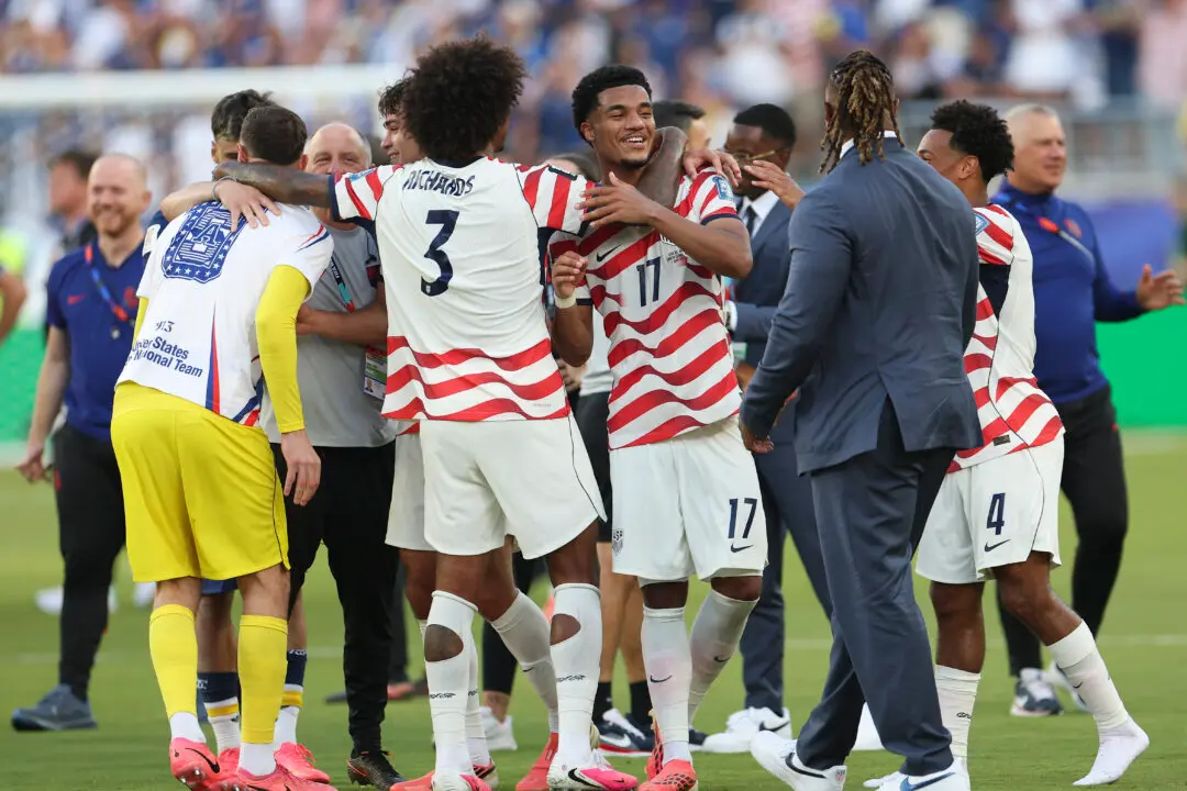 USA Beats Bosnia and Herzegovina 2-0 to Reach World Cup Round of 16