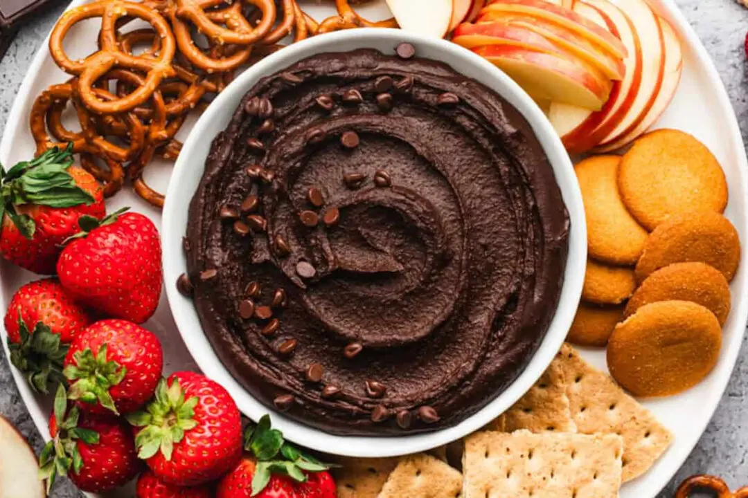 This Chocolate Hummus Tastes Like Brownie Batter (And It’s Actually Healthy)