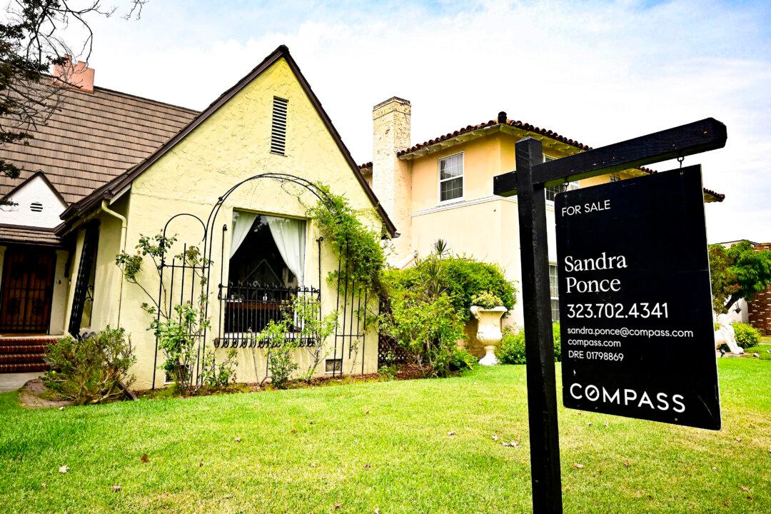 US Median Sales Price of Homes Hits Record High of $408,838