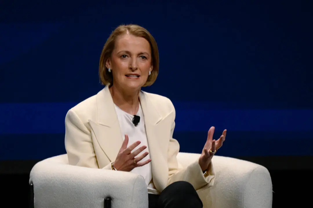 Telstra Chief Returns from Overseas to Face Outage Backlash