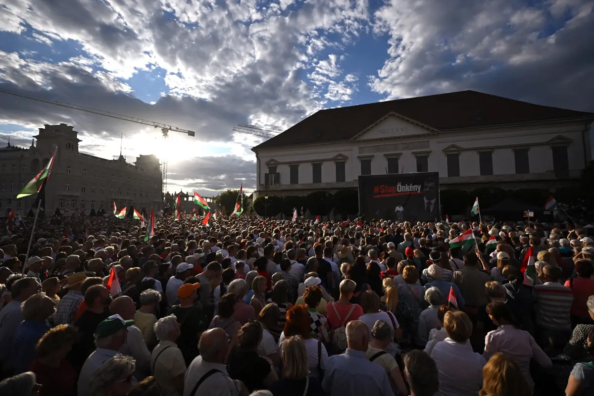 Demonstrators Protest in Hungary Against Plans to Oust President