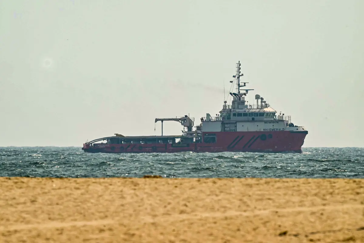 US Says Strait of Hormuz Is Open and ‘Traffic Is Flowing’ Despite Iran Claims