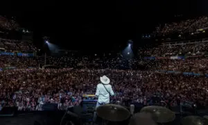 Alan Jackson Plays Final Show to Sold Out Stadium
