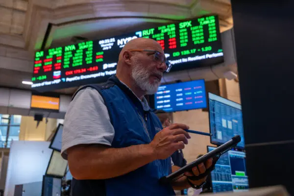 Oil Prices Fall After U.S. and Iran Pause Attacks; 300,000 Evacuated in France, Spain Wildfires