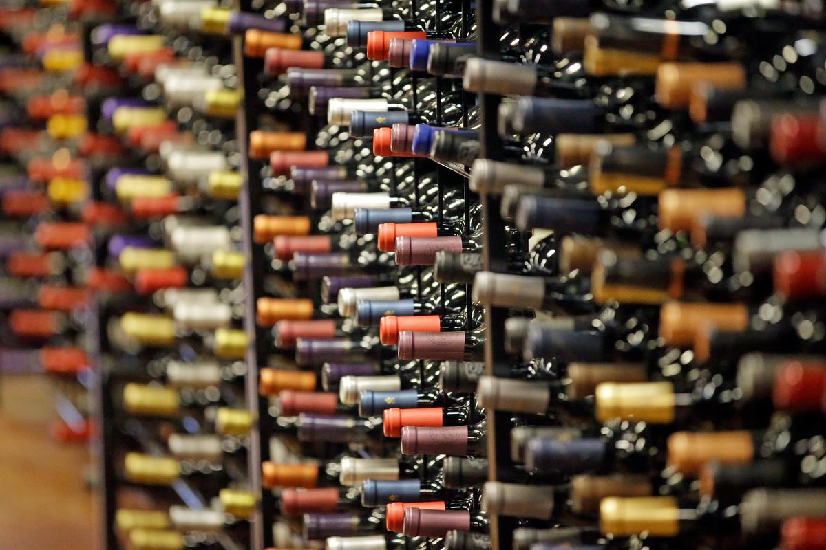 California Senator Calls on Quebec to Return to Selling American Wine