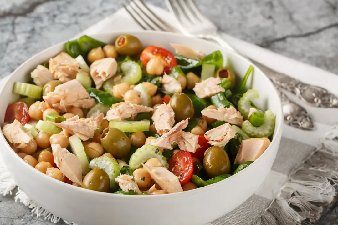 Mediterranean Chickpea Salad You'll Eat All Week