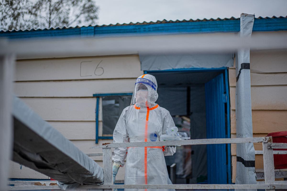 Ebola Outbreak Death Toll Climbs Above 930