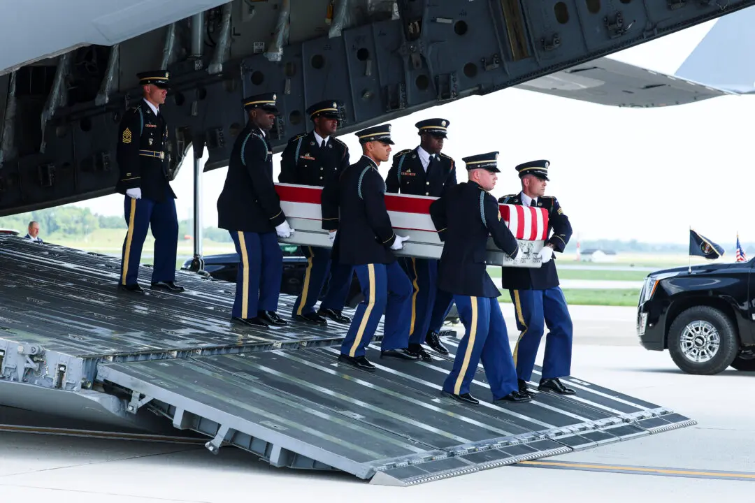 Trump Attends Dignified Transfer of US Soldiers Killed in Iranian Strikes