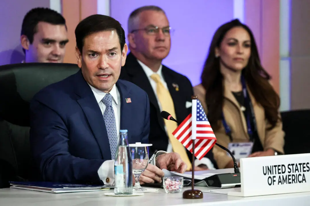 Top US, China Diplomats Meet in Philippines Ahead of Summit