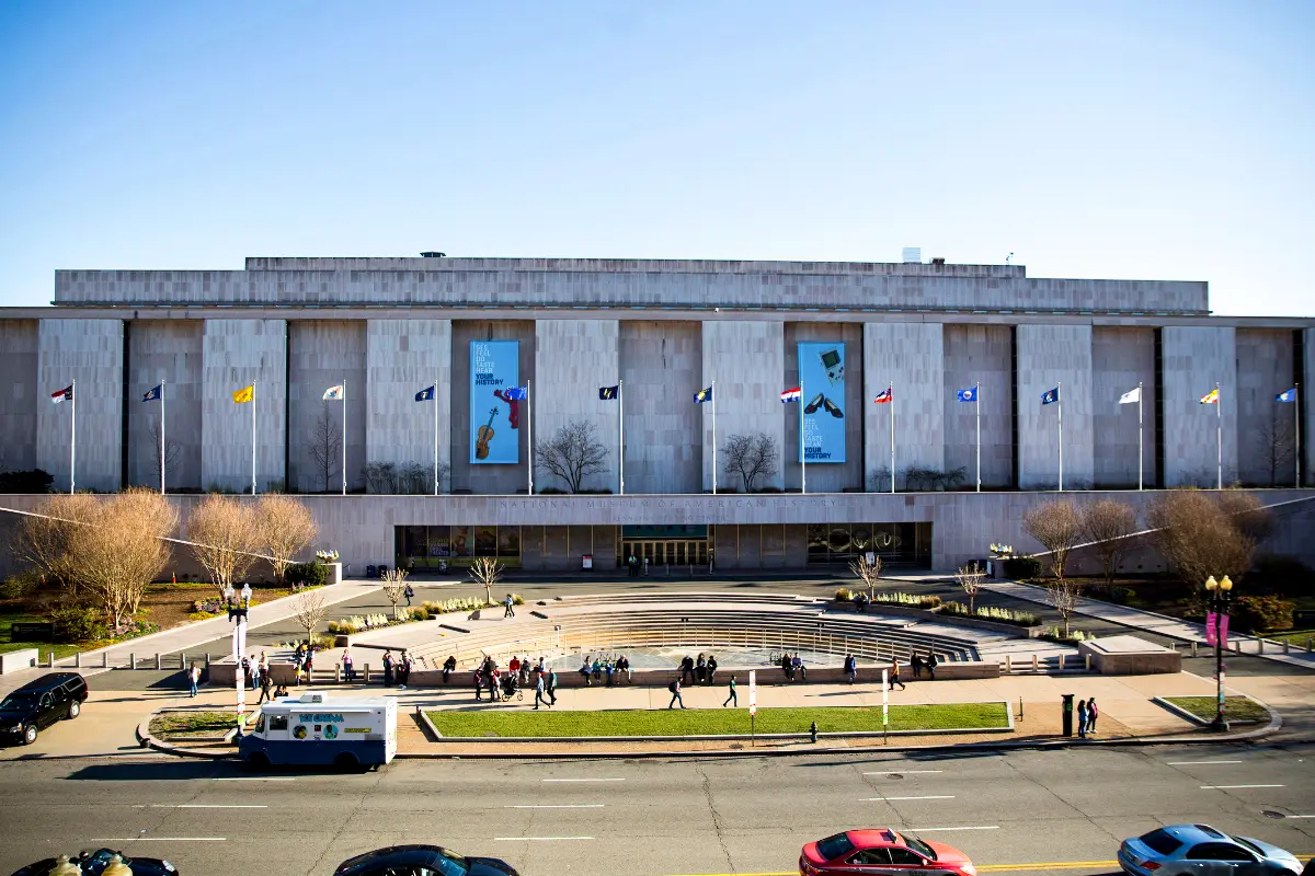 Trump Orders Signs Outside Smithsonian Museum to Warn of Inaccurate Exhibits