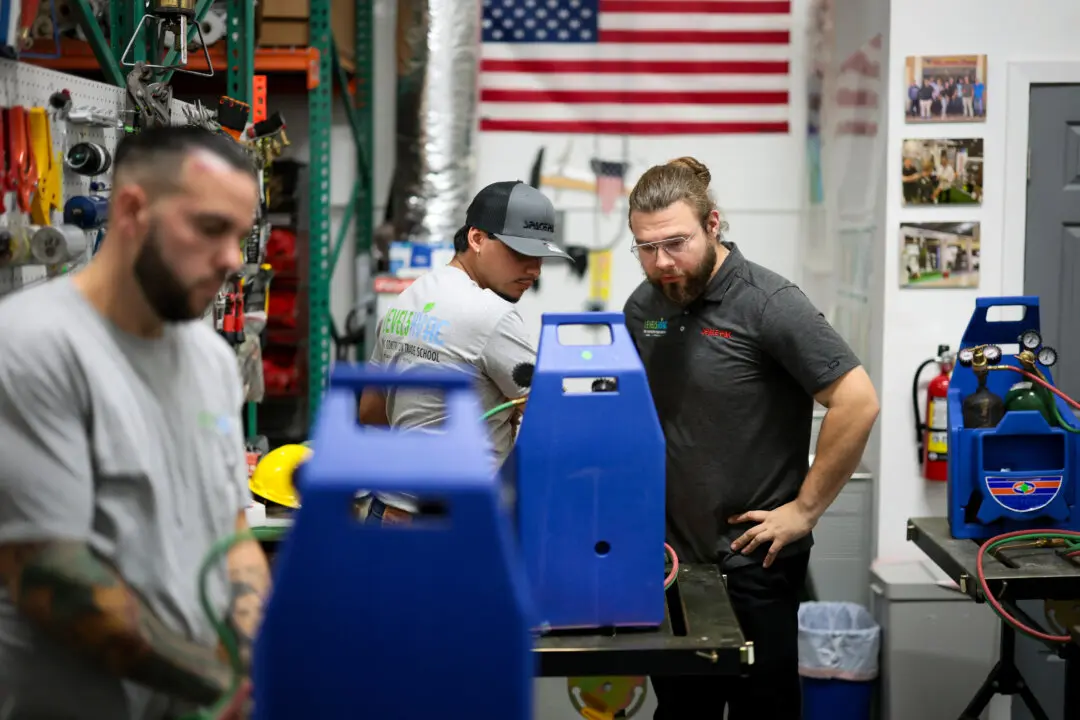 Students Seek to AI-Proof Their Careers With Trades Over College