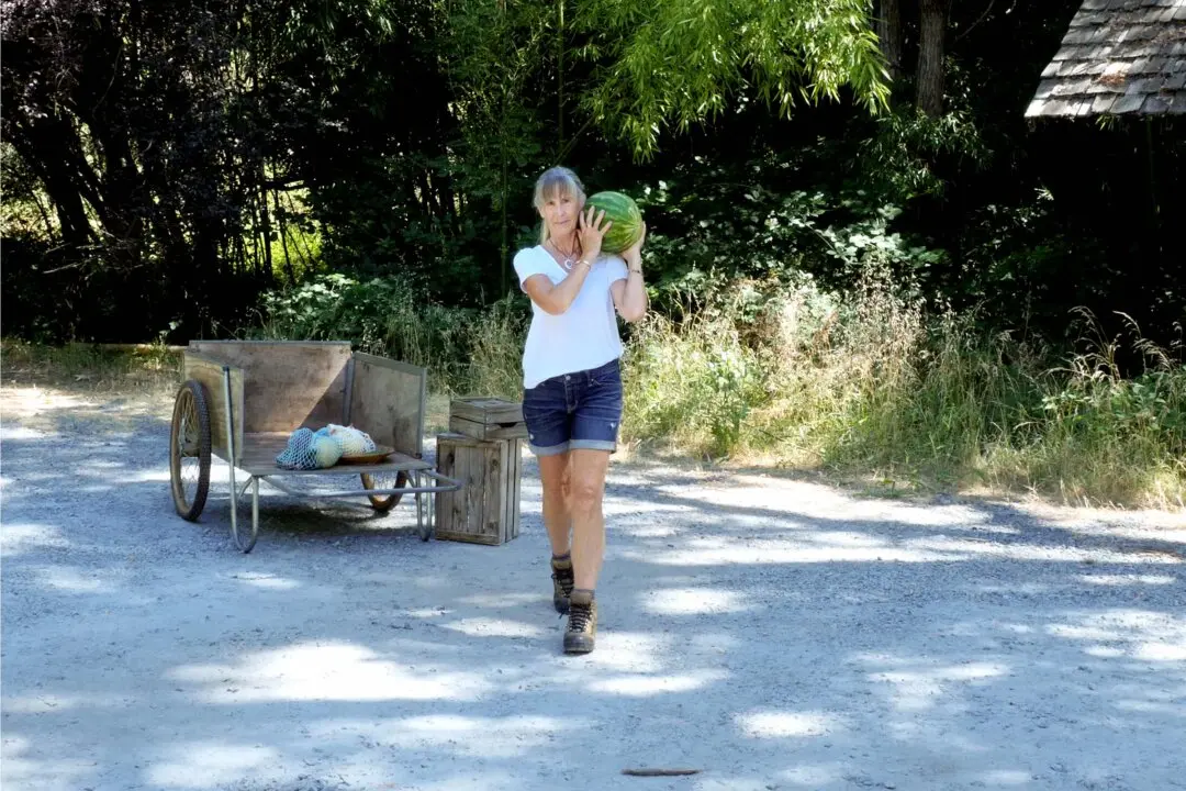 The Farmer’s Carry Is an Underrated Full-Body Exercise, Here’s How to Do It