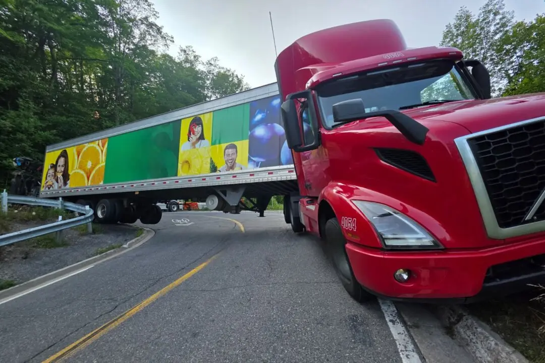 Southern Ontario Driver Charged After Rig Gets Stuck on ‘No Heavy Truck’ Road