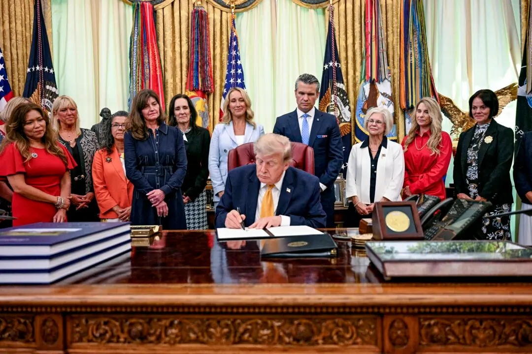Trump Signs Executive Order Establishing Military Spouse Commission