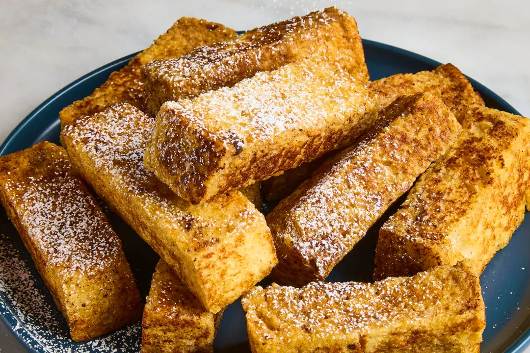 These French Toast Sticks Are Crispy, Fluffy, and Ready to Dip