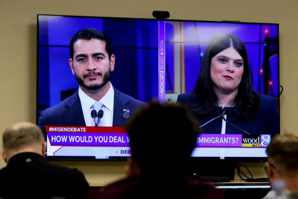 Democrats Face Critical Michigan Primary; Trump: Last Chance for Iran to Sign Deal | NTD Good Morning (Aug 4)